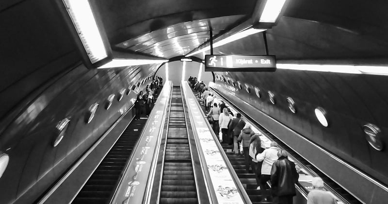 Prix d'un monte-escalier Stannah : le vrai tarif en 2026, sans surprises