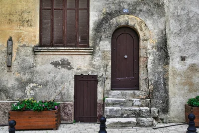 Comment fermer un escalier pour garder la chaleur : 7 solutions efficaces en 2026